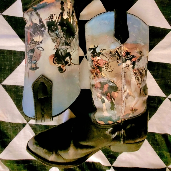 Cowboy scenery painted on these Black leather Cowboy boots!! Size 7.5 - Picture 4 of 6